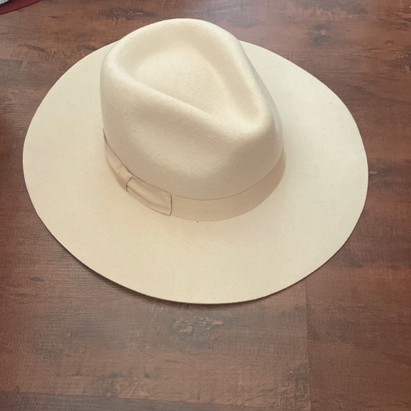 Accessories - Hat urban outfitters